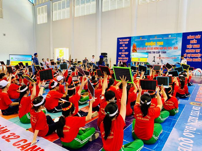 Quang cảnh cuộc thi “Em yêu biển, đảo quê hương” vòng thi cấp tỉnh tại Lâm Đồng