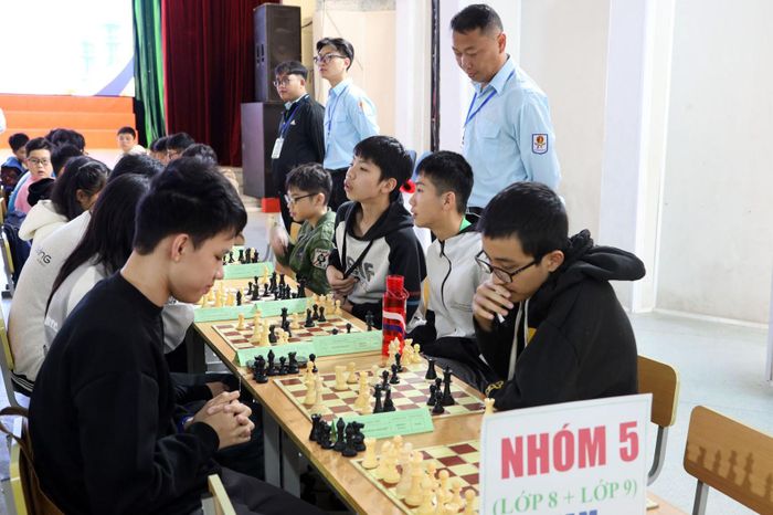 Các kỳ thủ tập trung thi đấu