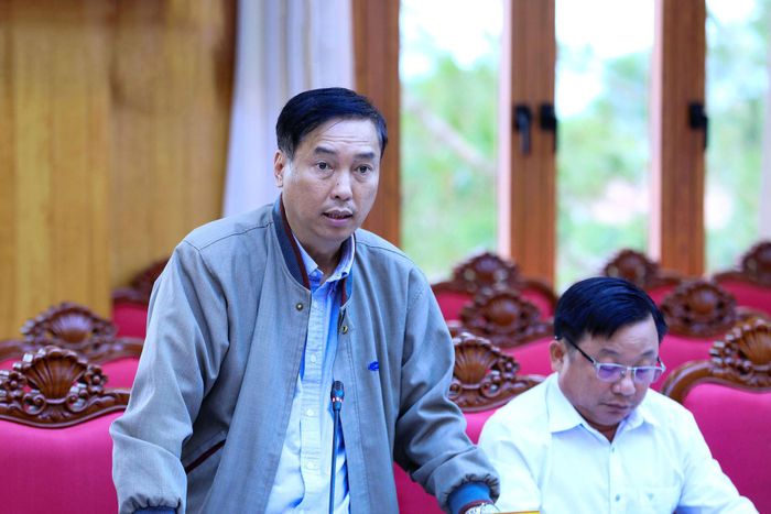 Phó Giám đốc Sở Nội vụ Lâm Đồng Nguyễn Đức Vũ trao đổi về phương án tổ chức bộ máy, nhân lực và nguồn lực
