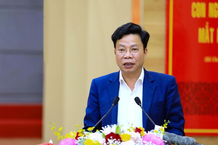Phó Bí thư Tỉnh ủy, Chủ tịch HĐND tỉnh Lâm Đồng Lưu Văn Trung thông qua tờ trình của Ban Thường vụ Tỉnh ủy về chủ trương một số dự án nhà ở xã hội, năng lượng