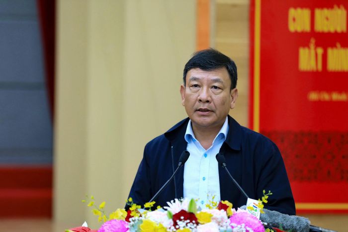 Phó Bí thư Tỉnh ủy Lâm Đồng Bùi Thắng thông qua các tờ trình của Ban Thường vụ Tỉnh ủy về các nhóm nghị quyết, kết luận của Trung ương