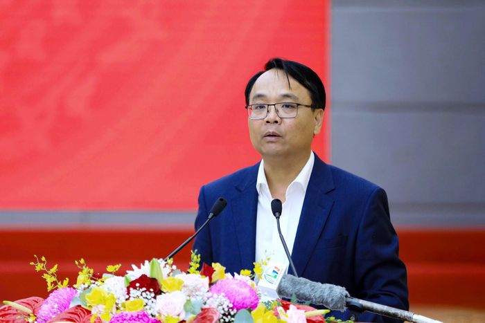 Phó Bí thư Thường trực Tỉnh ủy Lâm Đồng Đặng Hồng Sỹ phát biểu khai mạc Hội nghị Ban Chấp hành Đảng bộ tỉnh lần thứ 12
