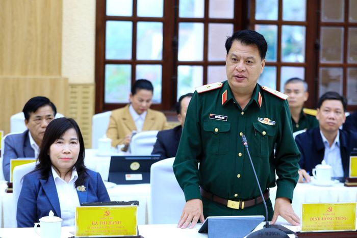 Thiếu tướng Đinh Hồng Tiếng, Ủy viên Ban Thường vụ Tỉnh ủy, Chỉ huy trưởng Bộ Chỉ huy Quân sự tỉnh Lâm Đồng cho ý kiến về dự án nhà ở xã hội