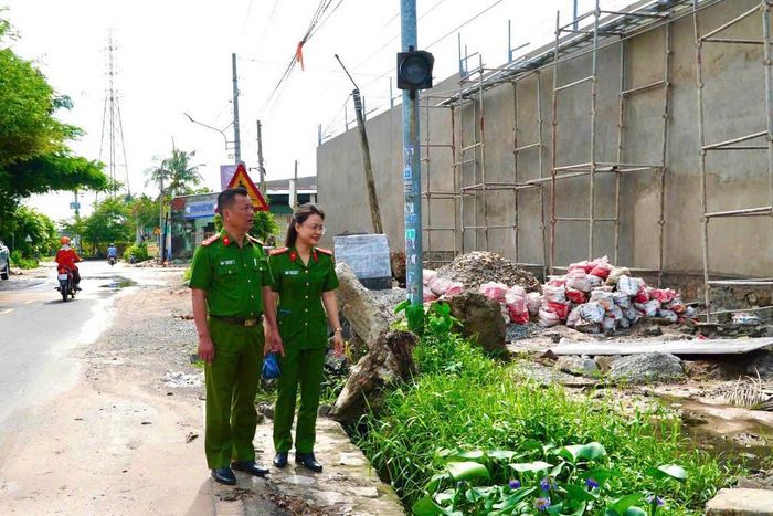 Đoàn kiểm tra hệ thống tường rào của Cơ sở cai nghiện số 3 đang được sửa chữa