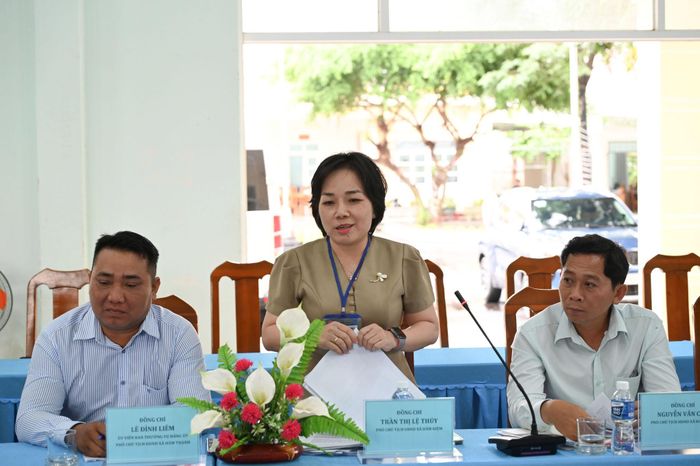 Bà Trần Thị Lệ Thủy, Phó Chủ tịch UBND xã Hàm Kiệm phát biểu tại buổi giám sát