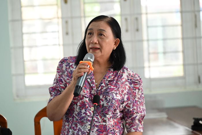Bà Thái Thị Mai, Phó Giám đốc phụ trách Trạm Y tế Hàm Kiệm có ý kiến tại buổi giám sát
