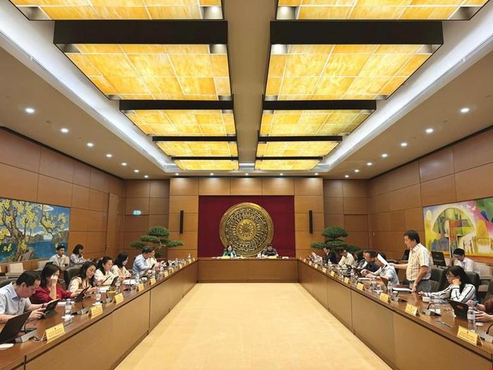 Toàn cảnh phiên họp Tổ 7 gồm ĐBQH các tỉnh Lâm Đồng - Nghệ An
