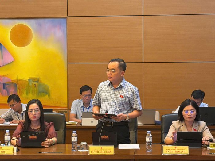 Đại biểu Huỳnh Ngọc Liêm, Đoàn ĐBQH tỉnh Lâm Đồng phát biểu tại Tổ 7