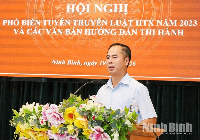 Lãnh đạo Liên minh Hợp tác xã tỉnh phát biểu khai mạc hội nghị tập huấn.