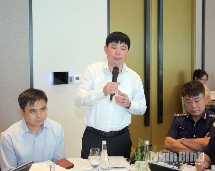 Đồng chí Nguyễn Hoàng Anh, Tỉnh ủy viên, Trưởng Ban Quản lý Khu kinh tế và các Khu công nghiệp tỉnh phát biểu tại Chương trình.