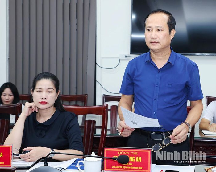 Đồng chí Trần Đăng An, Phó Chủ tịch Ủy ban MTTQ Việt Nam tỉnh phát biểu tại hội nghị.