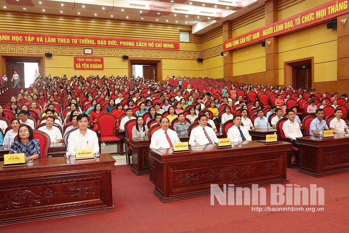 Các đại biểu dự hội nghị.
