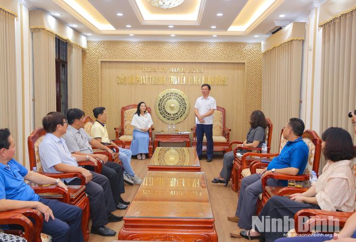 Quang cảnh buổi làm việc
