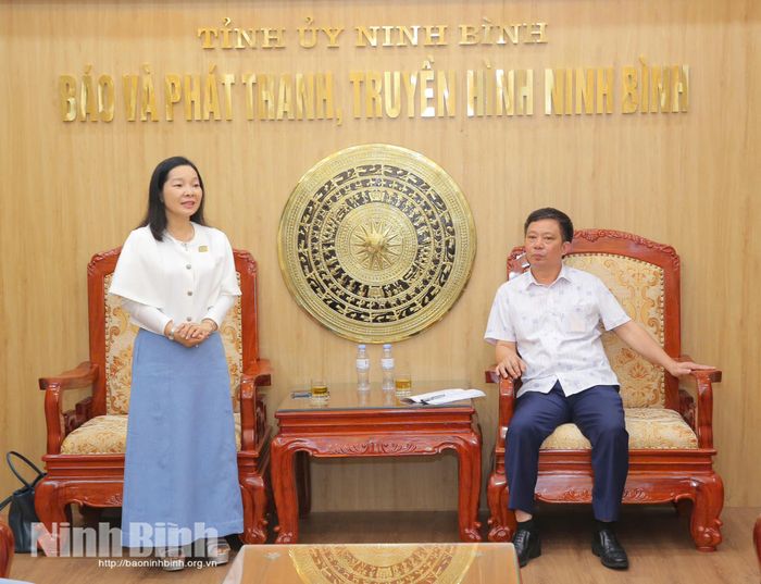 Đồng chí Cao Xuân Thu Ngọc, Phó Giám đốc Báo và phát thanh, truyền hình Cà Mau phát biểu tại buổi làm việc.