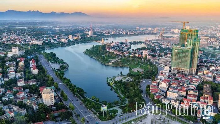 Phát huy tinh thần Cách mạng Tháng Tám, tỉnh Phú Thọ xây dựng quê hương ngày càng phát triển văn minh, hiện đại. Ảnh: Phường Việt Trì hôm nay. Ảnh Tùng Vy