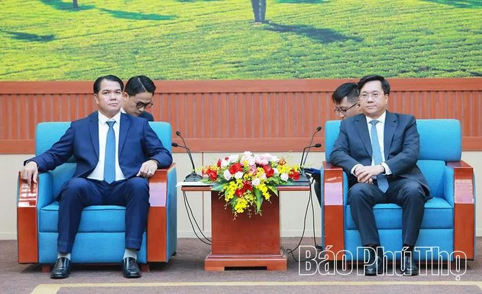 Đồng chí Chủ tịch UBND tỉnh Phú Thọ Trần Duy Đông và Bí thư Tỉnh ủy, Chủ tịch HĐND tỉnh Bò Kẹo tại buổi tiếp.