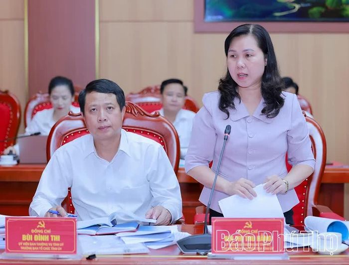 Đồng chí Chủ nhiệm Ủy ban Kiểm tra Tỉnh ủy Bùi Thị Thu Hằng phát biểu tại buổi làm việc.