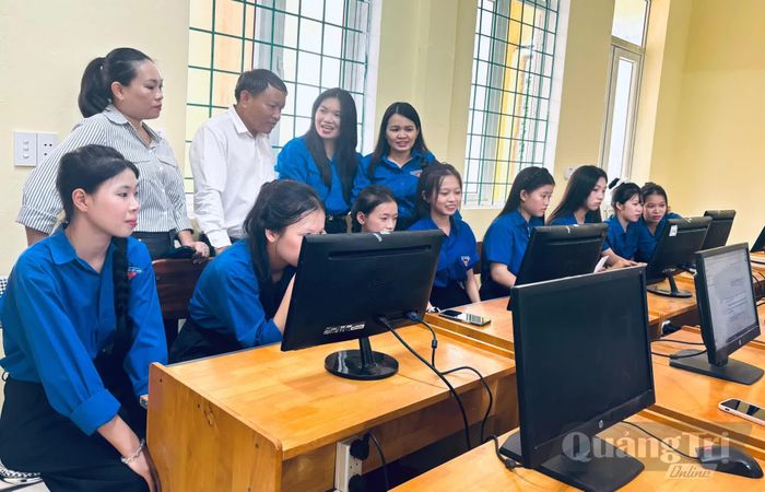 Học sinh tham gia cuộc thi "Lập trình Al" - Ảnh: K.H