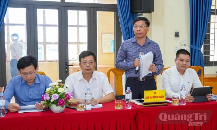 Đại diện lãnh đạo UBND xã Nam Ba Đồn báo cáo tại buổi làm việc - Ảnh: N.H