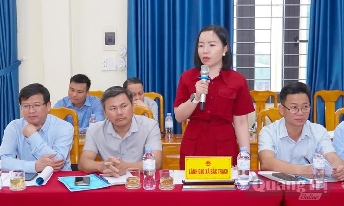 Đại diện lãnh đạo UBND xã Bắc Trạch báo cáo tại buổi làm việc - Ảnh: N.H