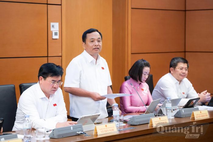 Đồng chí Thiếu tướng Nguyễn Ngọc Hà, Phó Chủ nhiệm Ủy ban Quốc phòng và An ninh của Quốc hội thảo luận tại tổ - Ảnh: N.M