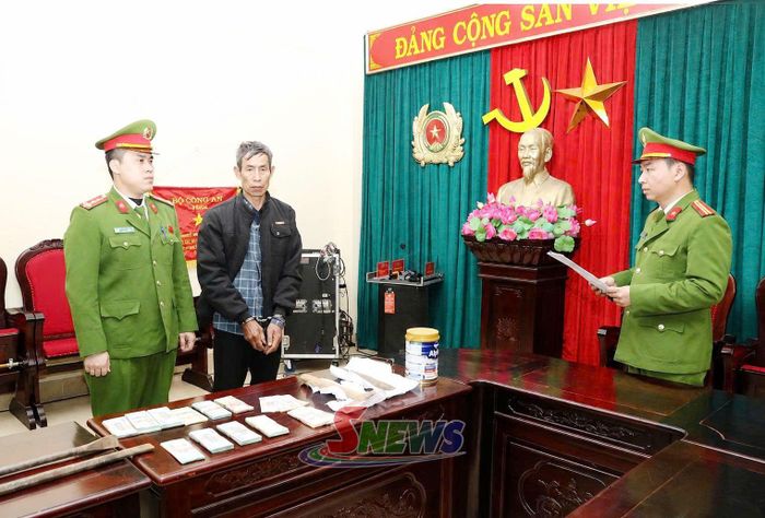 Phòng Cảnh sát hình sự phối hợp với các đơn vị bắt giữ đối tượng trộm cắp tài sản. Ảnh công an cung cấp