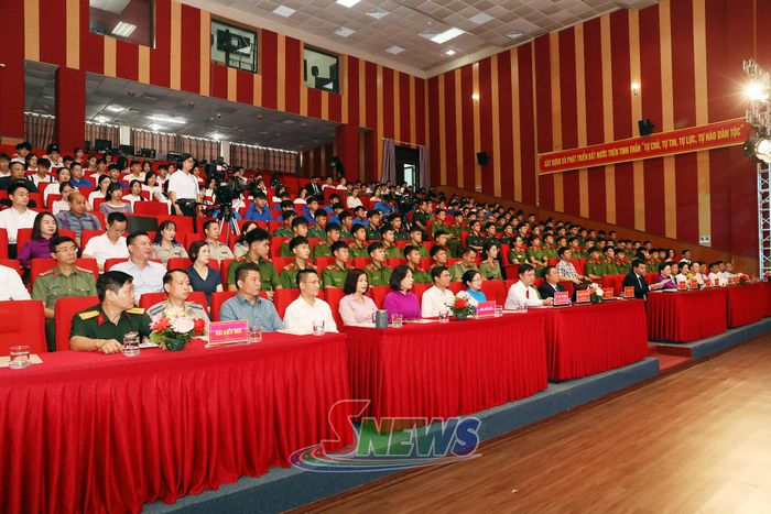 Các đại biểu dự chương trình phát động.