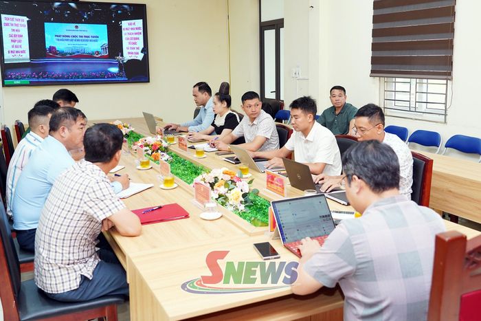 Đại biểu dự chương trình phát động tại điểm cầu xã Nậm Lầu. Ảnh: Khải Hoàn