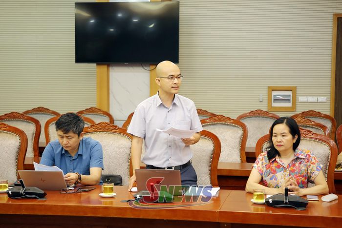Đại diện Công ty CP Sản xuất thương mại đầu tư VFI báo cáo đề xuất tại cuộc làm việc.