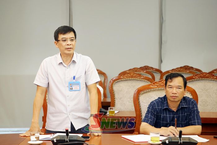 Đồng chí Giám đốc Sở Xây dựng phát biểu tại cuộc làm việc.