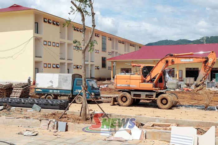 Nhà thầu đang huy động phương tiện, nhân công đẩy nhanh tiến độ hoàn thiện các hạng mục.