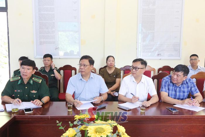 Các đại biểu dự cuộc làm việc.