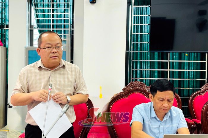 Đại diện lãnh đạo Phường Tô Hiệu báo cáo tiến độ triển khai các dự án.