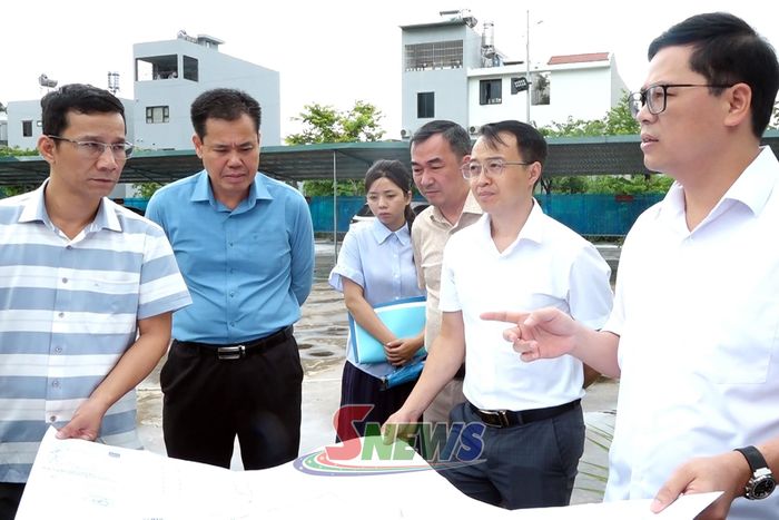 Đoàn giám sát theo Nghị quyết 161 tiến hành kiểm tra thực tế tại phường Tô Hiệu.