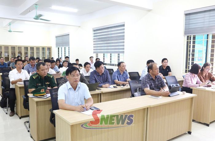 Các đại biểu dự cuộc làm việc.