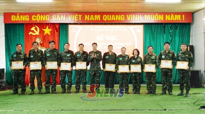 Các tập thể có thành tích xuất sắc nhận giấy khen của UBND xã Suối Tọ.