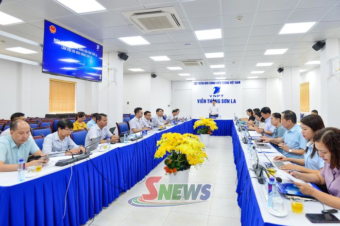 Đồng chí Phó Chủ tịch UBND tỉnh làm việc với Viễn thông Sơn La và các đơn vị liên quan về kế hoạch phủ sóng các khu vực lõm sóng và một số nhiệm vụ chuyển đổi số trên địa bàn tỉnh.