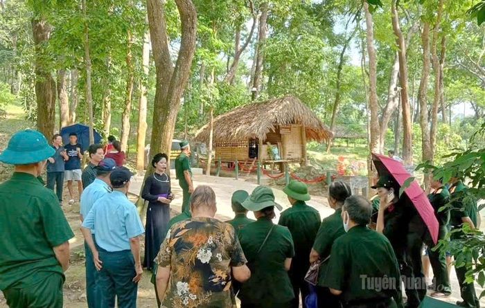 Di tích Lán Nà Nưa - địa chỉ đỏ về nguồn, giáo dục truyền thống cách mạng và niềm tự hào về Tổng khởi nghĩa Cách mạng Tháng Tám năm 1945.