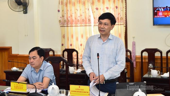 Lãnh đạo Văn phòng HĐND tỉnh phát biểu tại buổi tiếp công dân.