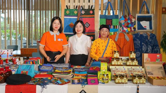 Gian hàng tỉnh Tuyên Quang tại Hội nghị Hợp tác phát triển Công viên địa chất Phú Yên và Công viên địa chất toàn cầu UNESCO Cao nguyên đá Đồng Văn.