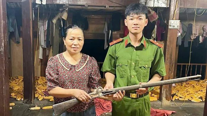 Công an xã Thần Sa đã tăng cường tuyên truyền, vận động người dân tự giác giao nộp các loại vũ khí đang cất giữ.