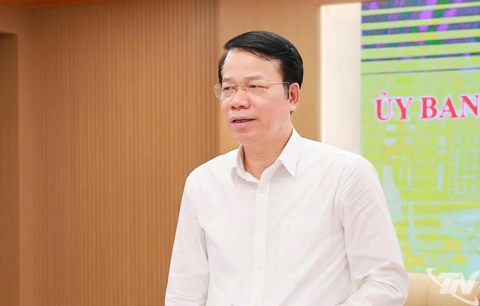 Đồng chí Dương Văn Lượng phát biểu kết luận cuộc họp.