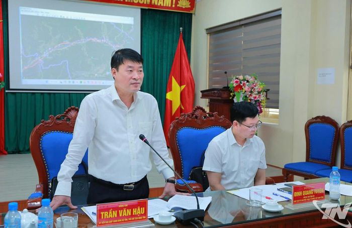 Đồng chí Phó Chủ tịch UBND tỉnh Trần Văn Hậu phát biểu tại buổi làm việc.