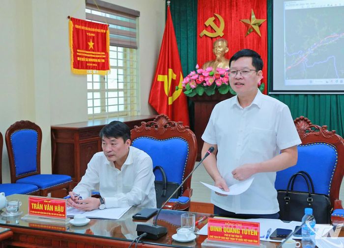 Đồng chí Đinh Quang Tuyên phát biểu kết luận buổi làm việc.