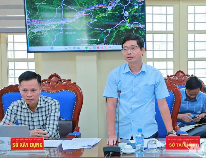 Đại biểu phát biểu tại buổi làm việc.