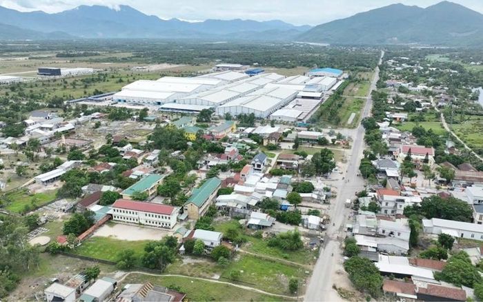 Nhiều doanh nghiệp hoạt động trên địa bàn xã Chân Mây - Lăng Cô góp phần giải quyết việc làm cho người dân. Ảnh: Công Tuyển