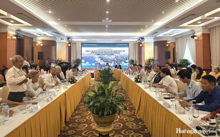 Các đại biểu tham dự hội thảo trao đổi ý kiến.
