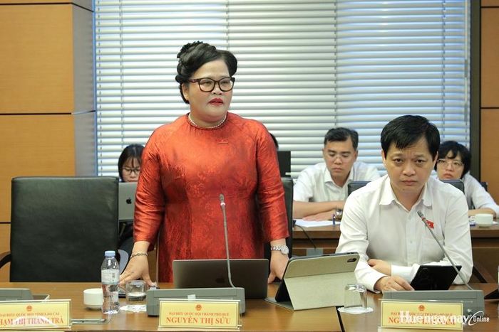Đại biểu Nguyễn Thị Sửu, Phó trưởng Đoàn ĐBQH chuyên trách TP. Huế góp ý về góc độ chính sách của dự luật. Ảnh: Đoàn ĐBQH thành phố cung cấp