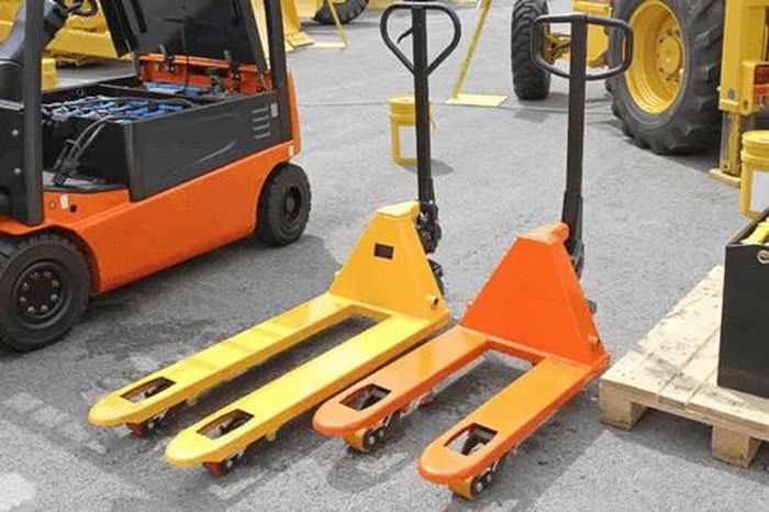 Cục Phòng vệ thương mại khuyến cáo, với kim ngạch tăng nhanh và là nhà cung cấp lớn thứ tư tại thị trường EU, Việt Nam đang có nhiều cơ hội mở rộng thị phần xe nâng tay tại thị trường EU, tuy nhiên, doanh nghiệp xuất khẩu cần lưu ý khả năng EU khởi xướng điều tra phòng vệ thương mại đối với mặt hàng này của Việt Nam trong thời gian tới (Ảnh minh họa: Internet)