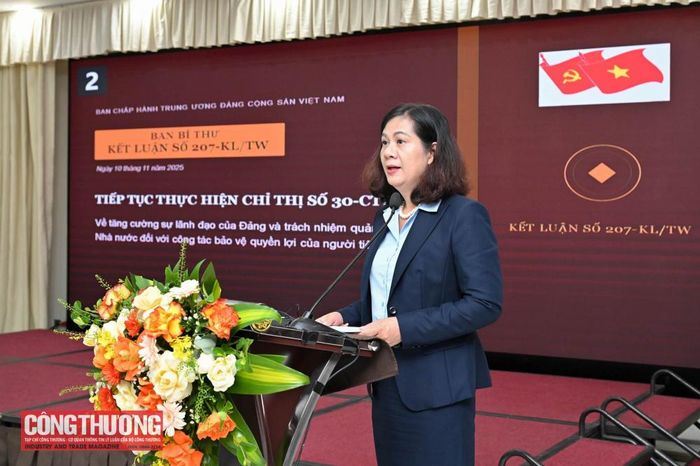 Đồng chí Nguyễn Minh Huệ - Quyền Trưởng Ban Tuyên giáo và dân vận, Đảng ủy Bộ Công Thương phát biểu tại Hội nghị